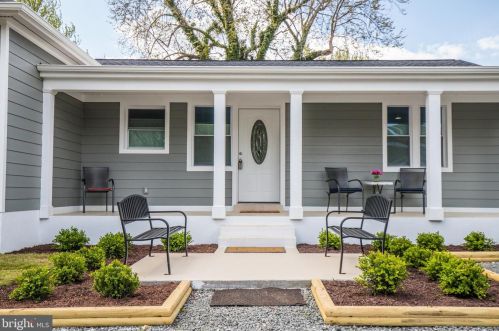 6632 Clearview Dr, Falls Church, VA 22042-2207
