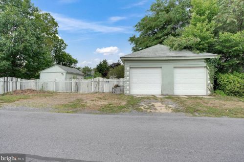 251 Hanover St, Carlisle PA  17013-1928 exterior