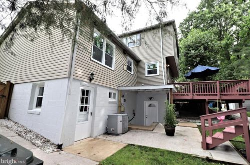 8005 Lake Pleasant Dr, Springfield VA  22153-3005 exterior