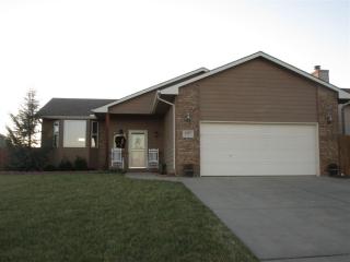 4307 Niblick Dr, Winfield, KS 67156-8897