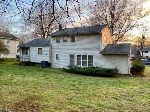 21 Canterbury Ln, Berkeley Heights, NJ 07922-1805