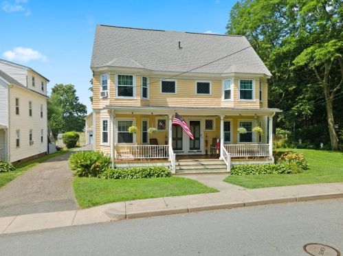 31 Bridge St, Warren, RI 02885-4009