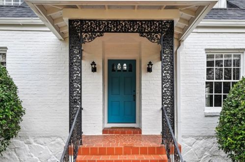 2878 Hills Dr, Atlanta GA  30305-3210 exterior