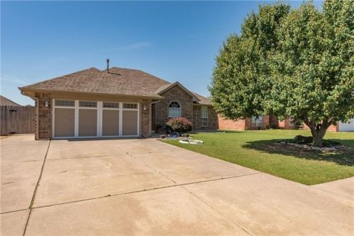 700 Hunters Way, Mustang, OK 73064-3616
