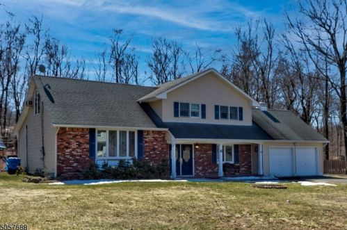 6 Glenn Dr, Roxbury Township, NJ 07836-9216