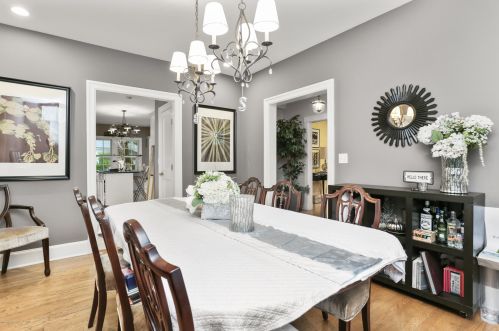 2 Sachem Ln, Greenwich CT  06830-7229 exterior