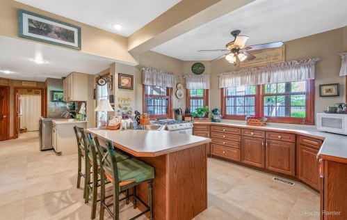 416 Prairieview Pkwy, Pingree Grove IL  60140-9626 exterior