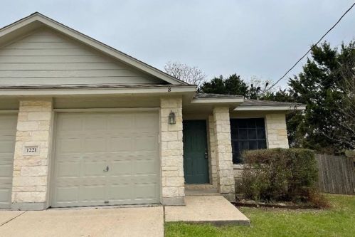 1221 Armadillo Rd, Austin, TX 78745-3807