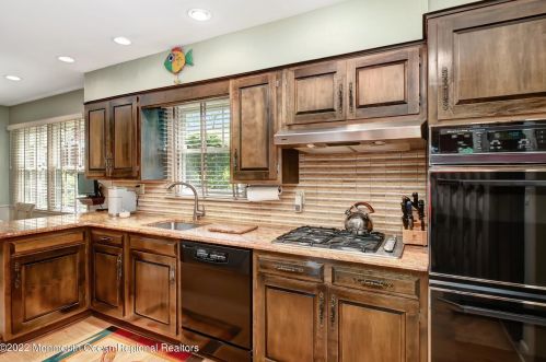 20 Fox Hill Rd, Middletown NJ 07748-2911 exterior