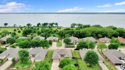 2750 Promenade Pl, Rockwall TX  75087-7115 exterior