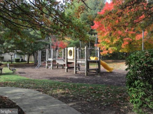 12 Chambord Ct, Trenton, NJ 08619-4702