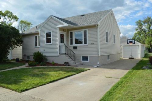 909 4th Ave, Aberdeen, SD 57401-3001