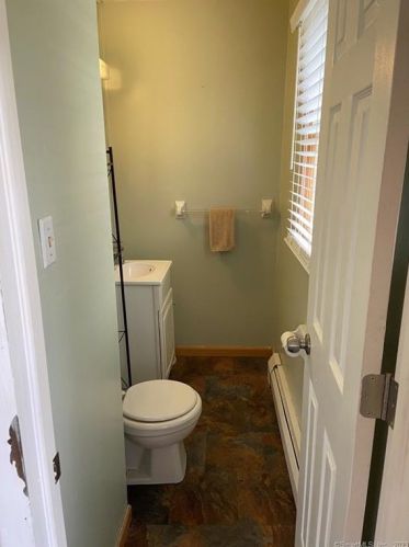 19 Dodge Dr, Huntington CT  06484-1723 exterior