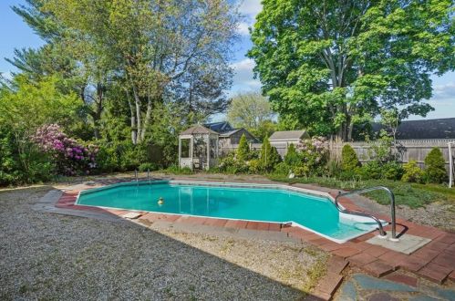 45 Honeysuckle Rd, Warwick RI  02888-5503 exterior