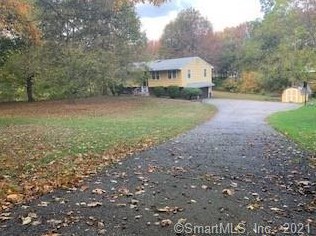 31 Nancy Mae Ave, Waterbury, CT 06712-1750