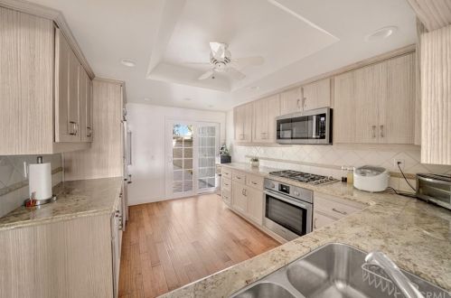 3561 Windspun Dr, Huntington Beach CA  92649-2027 exterior