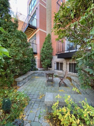 1336 Dean St, Chicago, IL 60622-9101