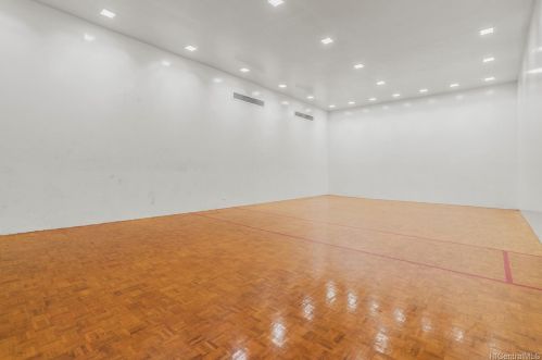 250 Kawaihae St, Honolulu HI  96825-1951 exterior