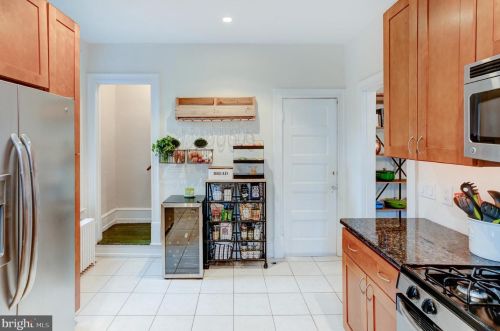 301 Gravers Ln, Philadelphia PA 19118-2802 exterior