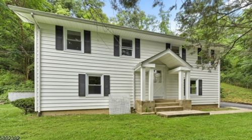 18 Grace Valley Rd, Kinnelon, NJ 07405-1705