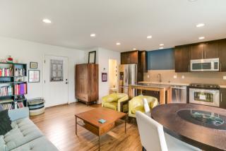 1540 18th Ave, Seattle WA  98122-4142 exterior