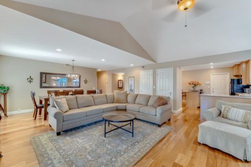5213 Shadow Est, San Jose, CA 95135-1232