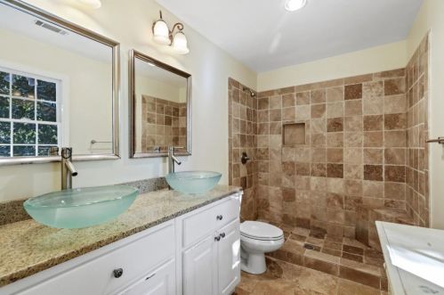 1386 Hanover West Dr, Atlanta GA  30327-1139 exterior