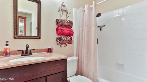 5474 Geoffrey Ave, Simi Valley CA  93063-4123 exterior