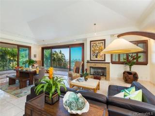 3431 Paty Dr, Honolulu HI  96822-1444 exterior