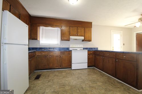 16 Woodberry Dr, Silver Creek, GA 30173-2467