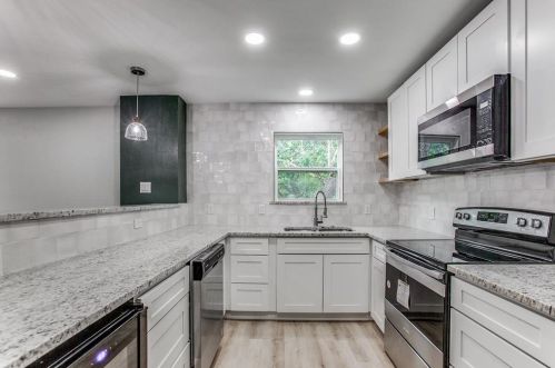 1229 Forest Cove Ln, Garland TX  75040-1000 exterior