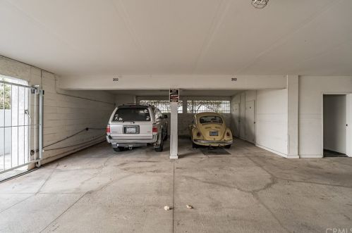 7841 Essex Dr, Huntington Beach CA  92648-5644 exterior