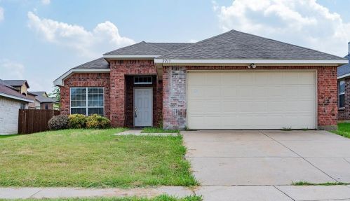 2213 Pacino Dr, Fort Worth, TX 76134-4164