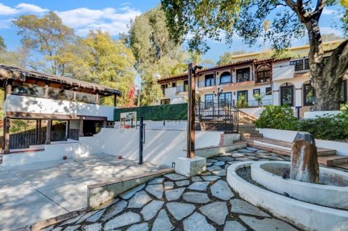 1664 Las Flores Dr, Glendale CA  91207-1200 exterior