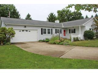 1422 Central Dr, Erie, PA 16505-2710