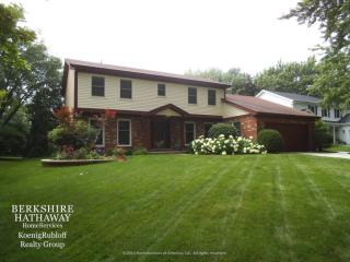 5666 Cascade Dr, Lisle, IL 60532-2047