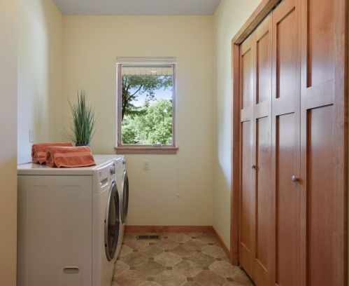 9209 Cedar Lake Rd, Minneapolis MN  55426-2358 exterior