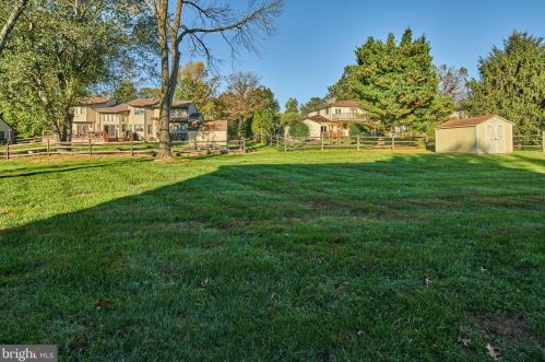 16 Ronit Dr, Trenton NJ 08628-2225 exterior