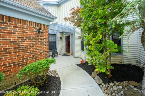 12 Gimbel Pl, Tinton Falls, NJ 07712-2563