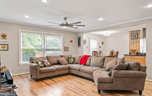 9152 Rockefeller Ln, Springfield, VA 22153-1414