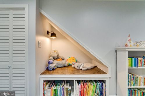 909 Roswell Dr, Silver Spring MD 20901-2128 exterior