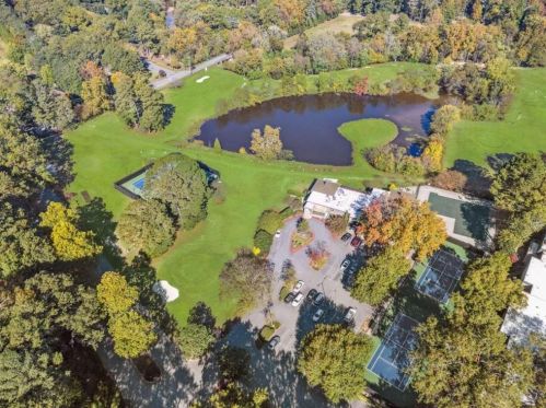 74 Montre Sq, Atlanta GA  30327-4044 exterior