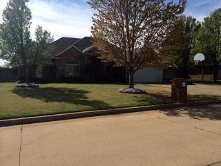 1914 Constitution Ave, Enid, OK 73703-2002