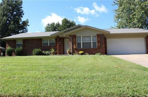 712 Maria St, Springdale, AR 72762-5116
