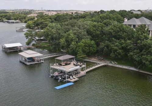 53 Harbour Pt Cir, Fort Worth TX  76179-3256 exterior