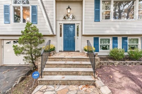 6 Oakland Ct, Parsippany, NJ 07834-3110
