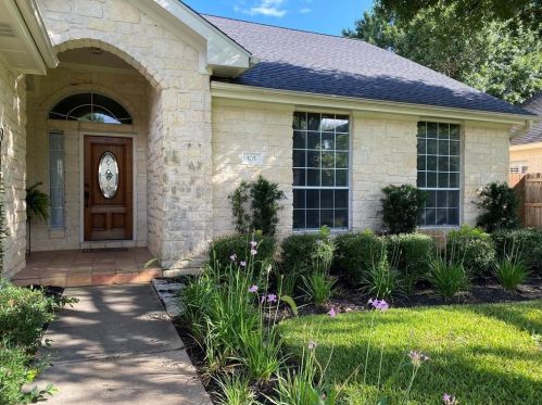 105 Fox Hollow Dr, Georgetown, TX 78628-8233