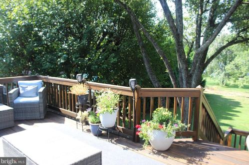 2482 Creek View Dr, Lancaster PA  17602-1451 exterior