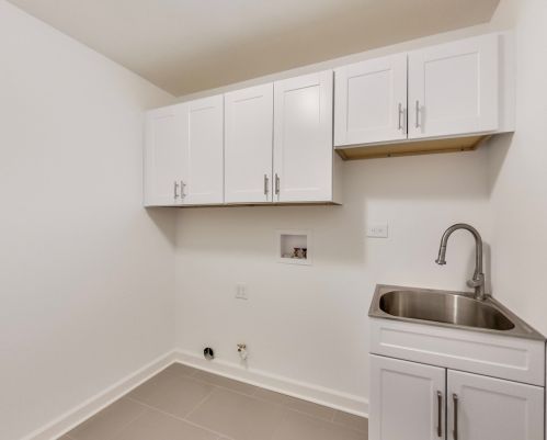 138 Hillside Ln, Willowbrook IL  exterior