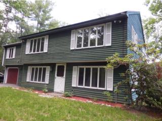 19 Stagecoach Rd, Lee, NH 03824-4217